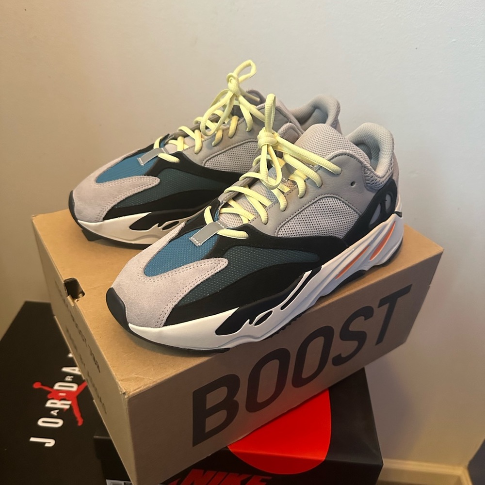 Yezzy 700 Wave Runner’s